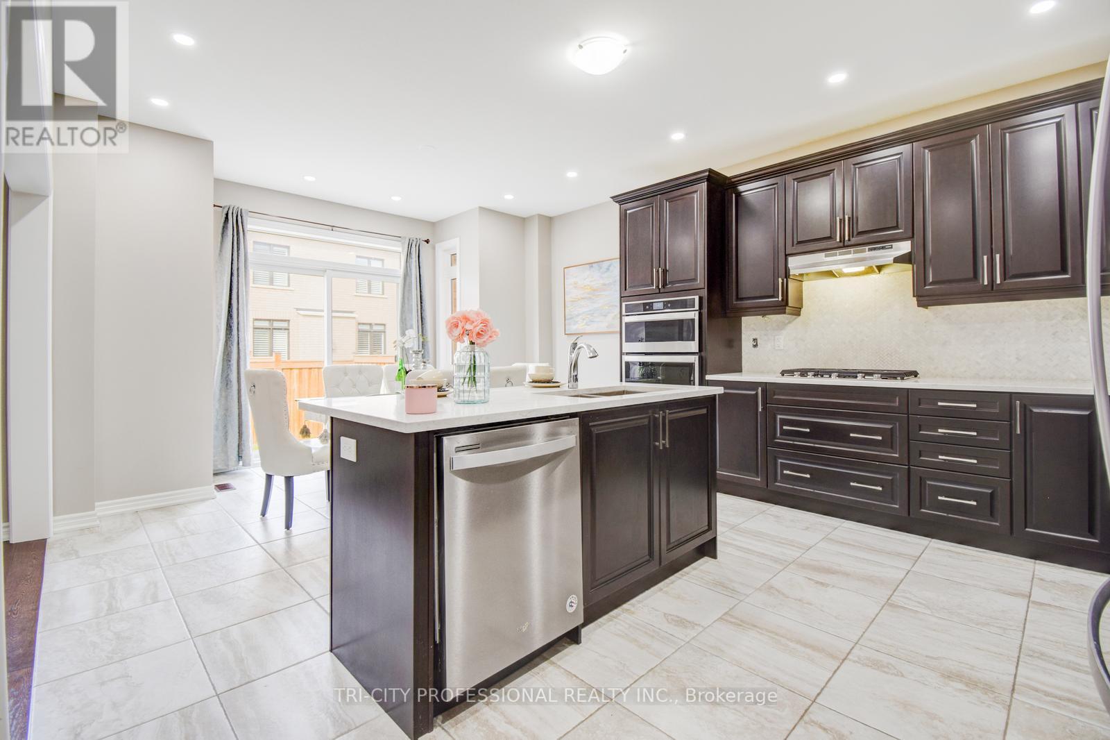 40 Wheatberry Crescent, Brampton (Sandringham-Wellington North), Ontario  L6R 4A1 - Photo 12 - W12207589