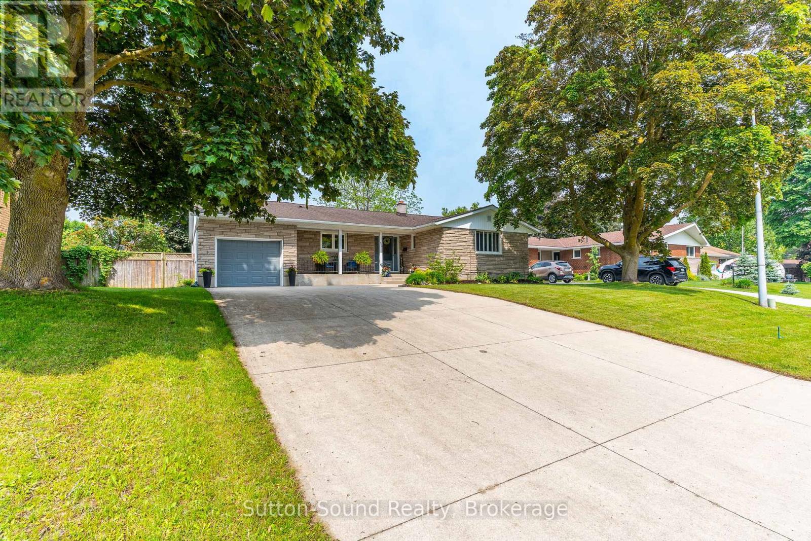 232 4th Avenue, Hanover, Ontario  N4N 2B5 - Photo 4 - X12207760