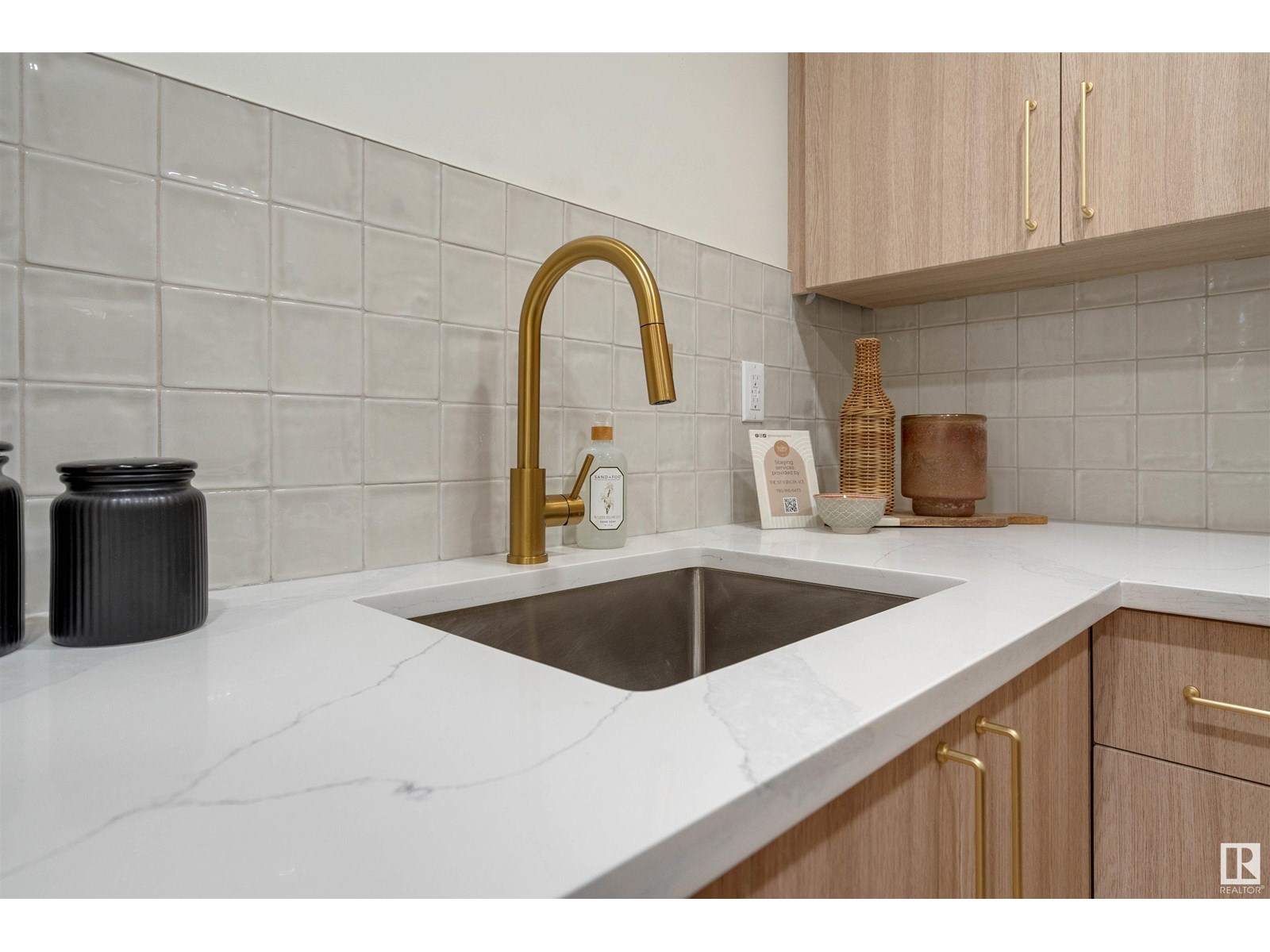 Property at 62 WILLOWDALE PL NW image 2
