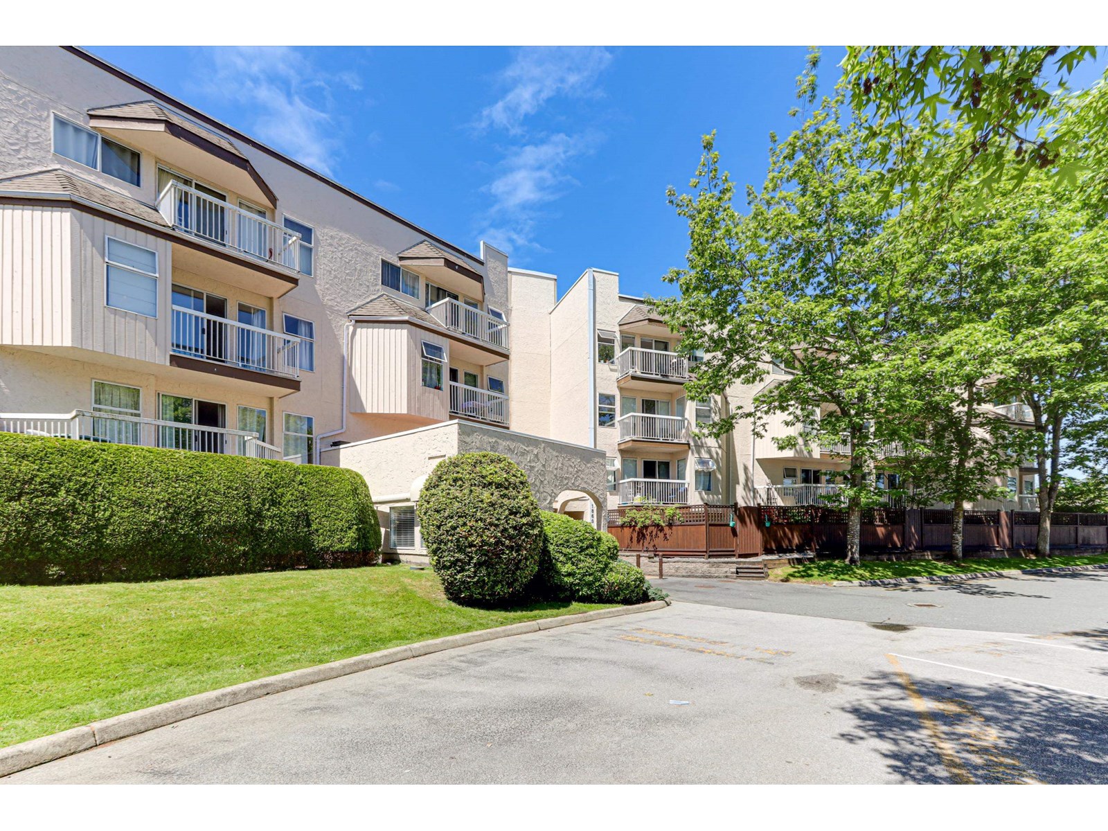 212 1860 E Southmere Crescent, Surrey, British Columbia  V4A 6Y7 - Photo 2 - R3013795