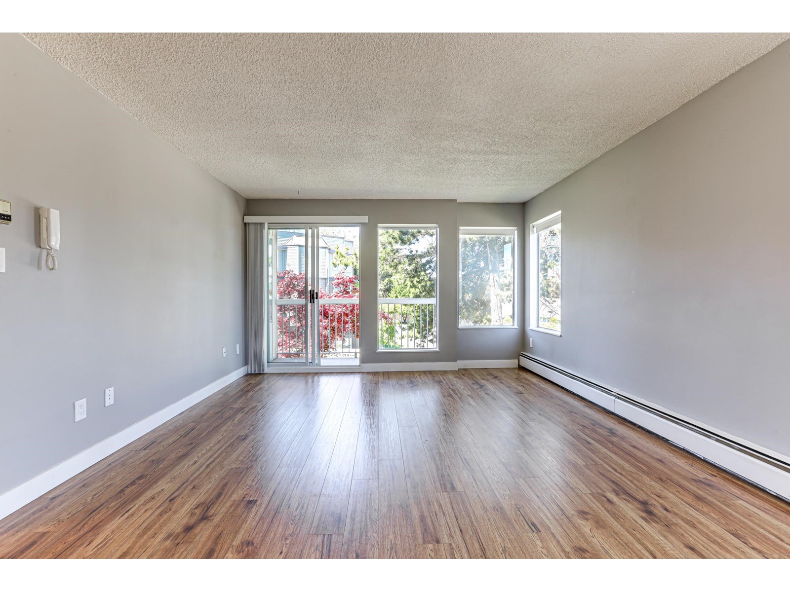 212 1860 E Southmere Crescent, Surrey, British Columbia  V4A 6Y7 - Photo 5 - R3013795