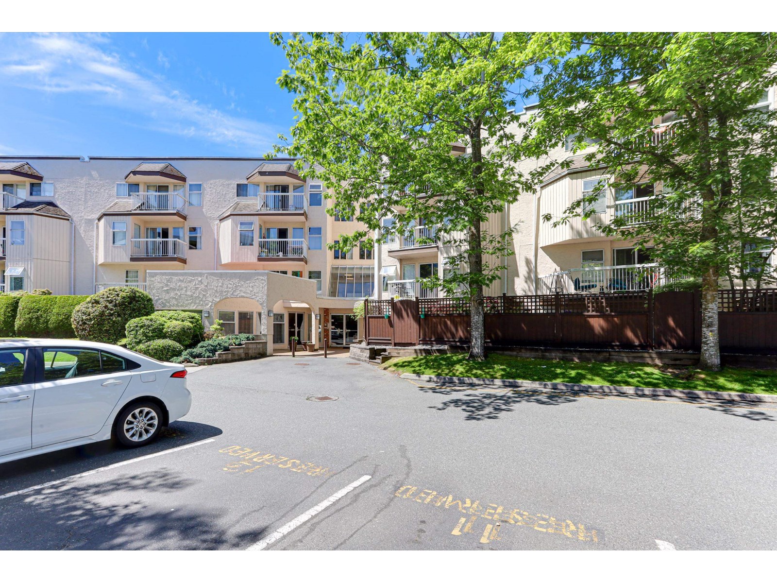 212 1860 E SOUTHMERE CRESCENT, surrey, British Columbia
