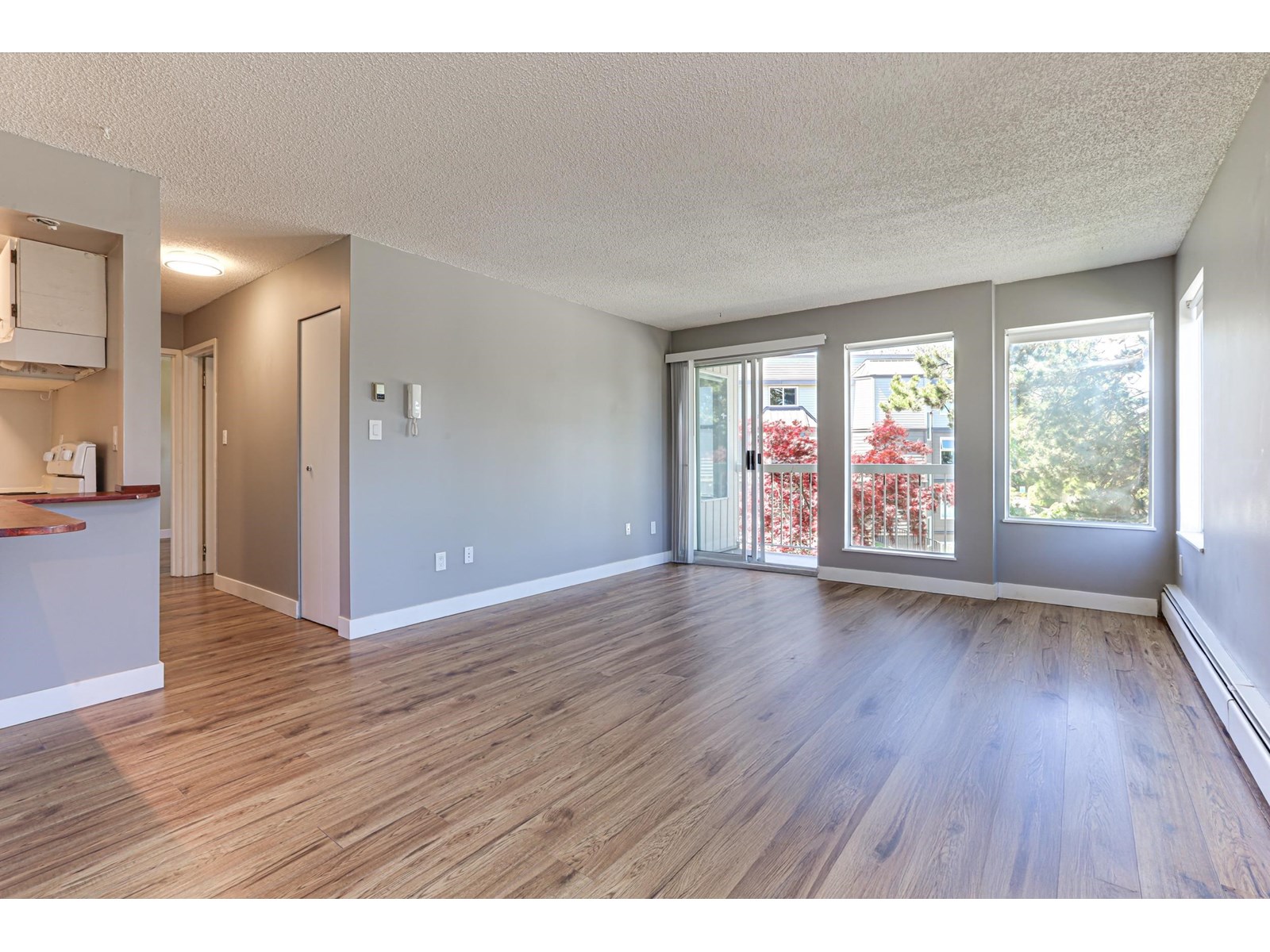 212 1860 E Southmere Crescent, Surrey, British Columbia  V4A 6Y7 - Photo 6 - R3013795