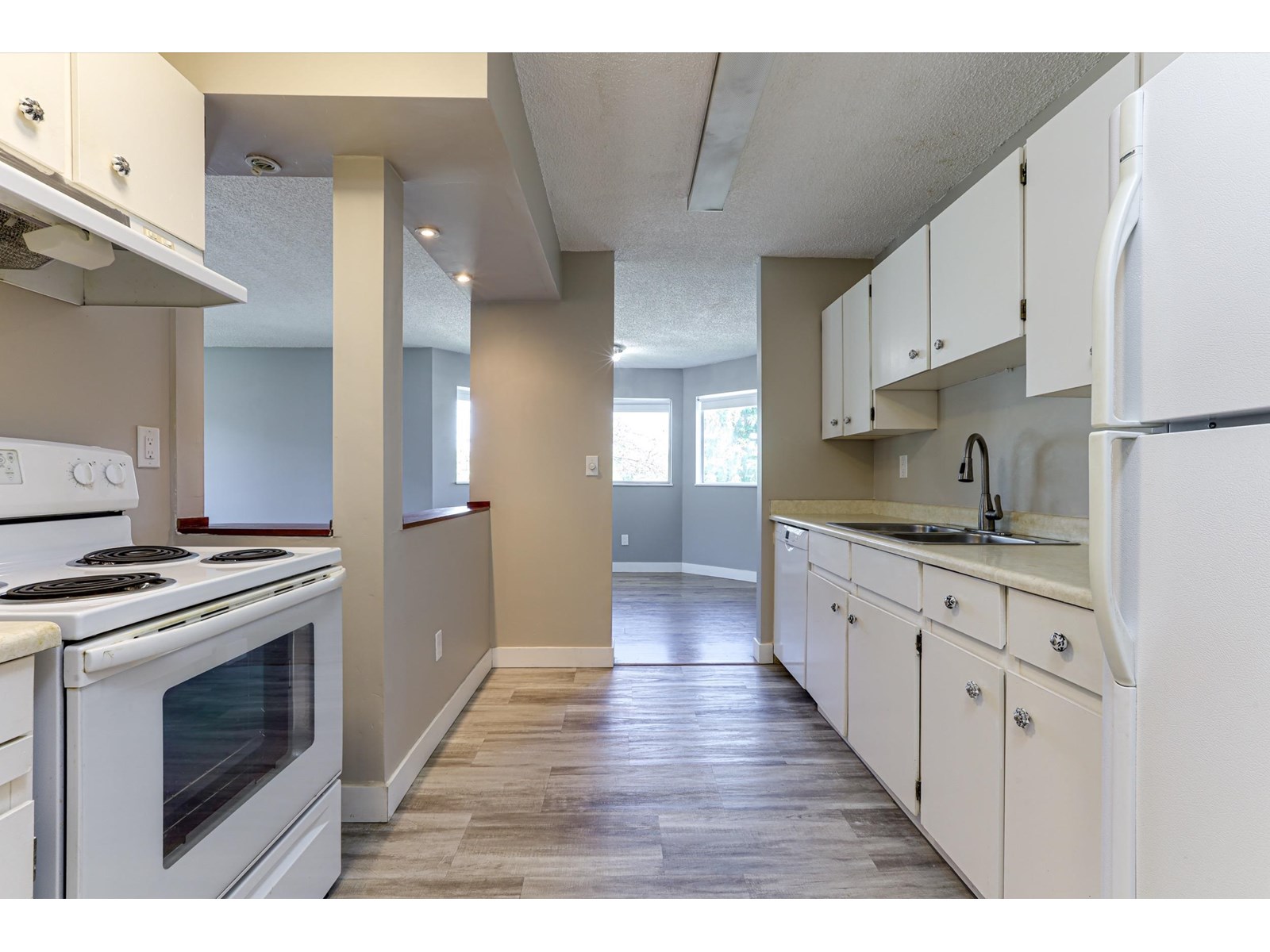 212 1860 E Southmere Crescent, Surrey, British Columbia  V4A 6Y7 - Photo 11 - R3013795