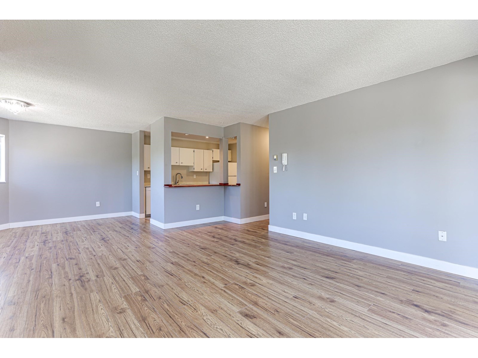 212 1860 E Southmere Crescent, Surrey, British Columbia  V4A 6Y7 - Photo 8 - R3013795