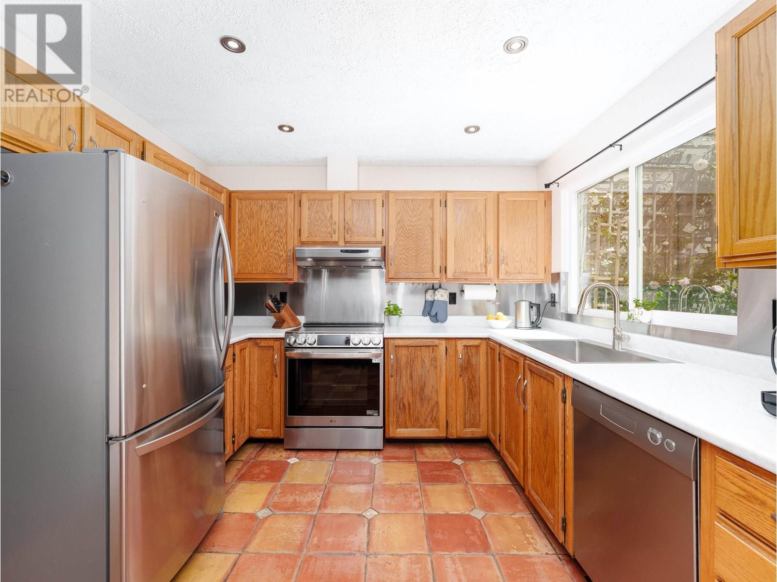 8226 Vivaldi Place, Vancouver, British Columbia  V5S 4G6 - Photo 8 - R3013682