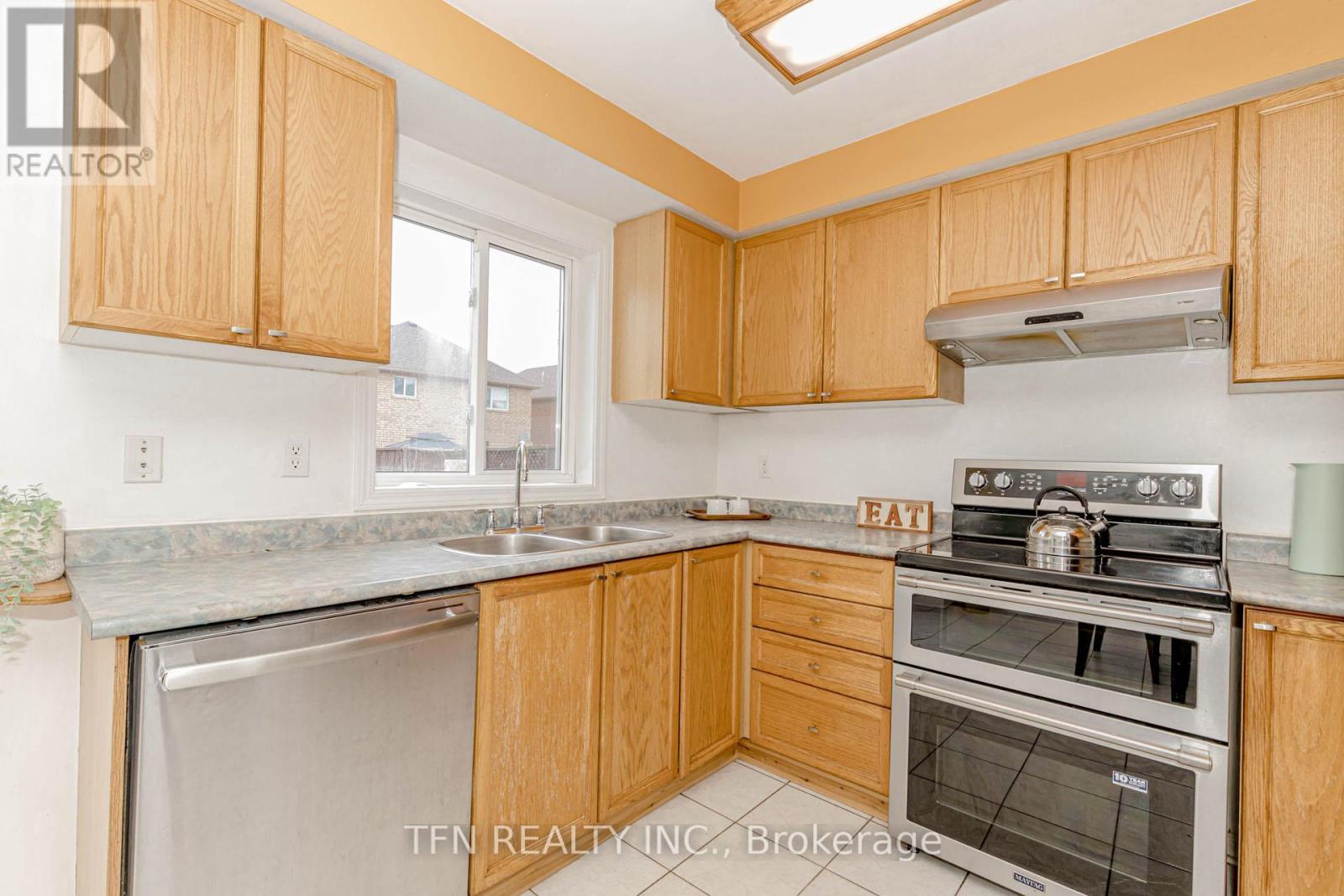 180 Tiller Trail, Brampton, Ontario  L6X 4S8 - Photo 13 - W12203400