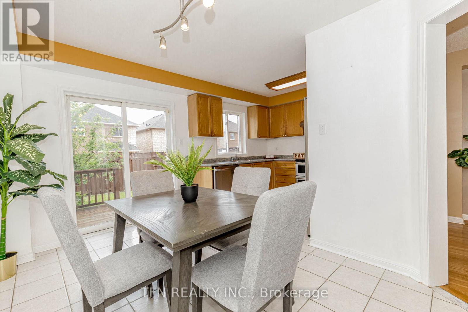 180 Tiller Trail, Brampton, Ontario  L6X 4S8 - Photo 10 - W12203400