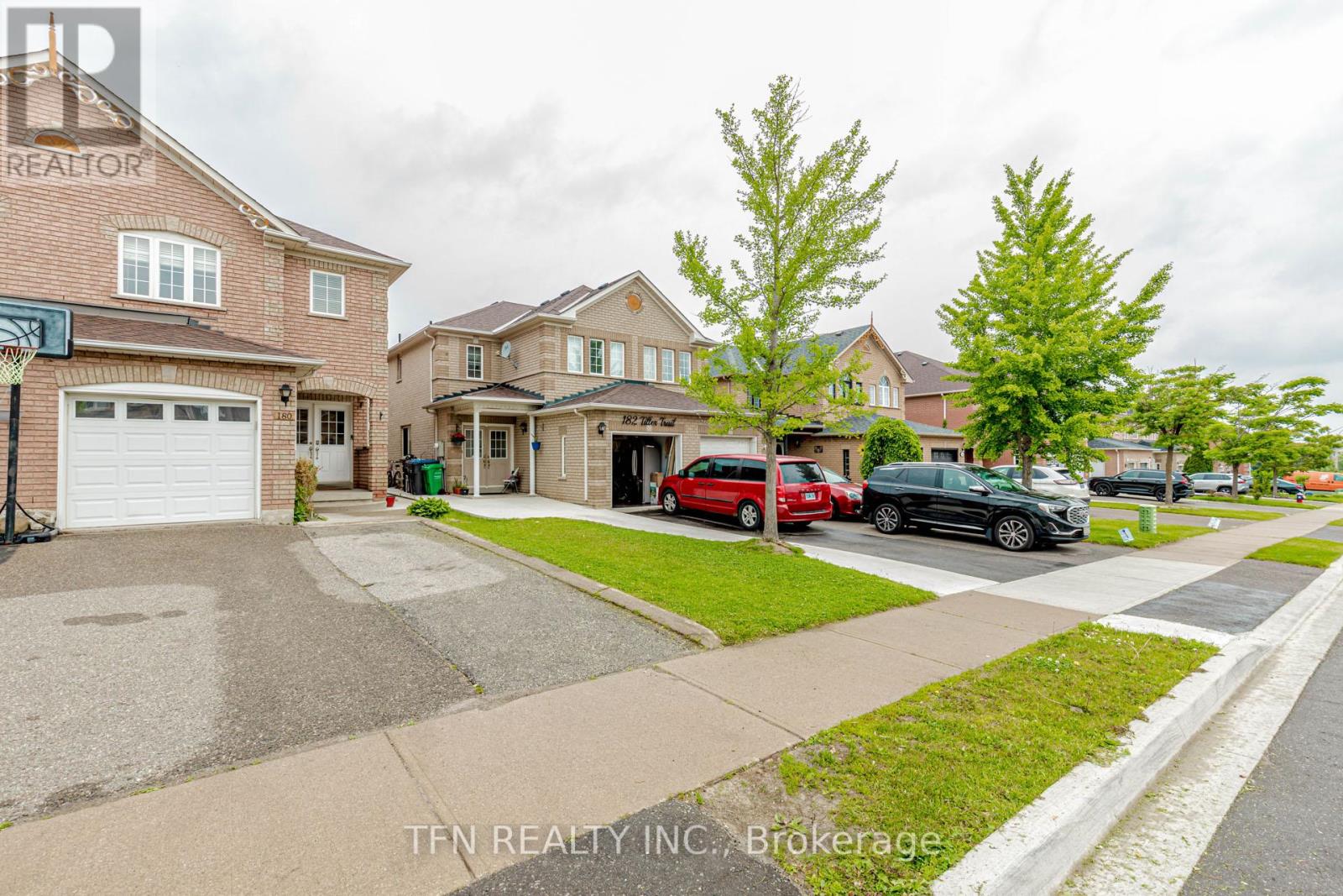 180 Tiller Trail, Brampton, Ontario  L6X 4S8 - Photo 2 - W12203400