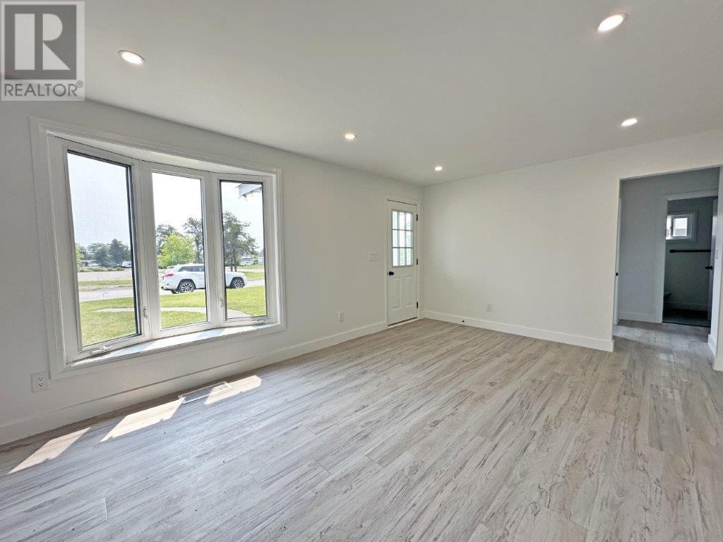 31 Laurier Ave, Terrace Bay, Ontario  P0T 2W0 - Photo 10 - TB251607