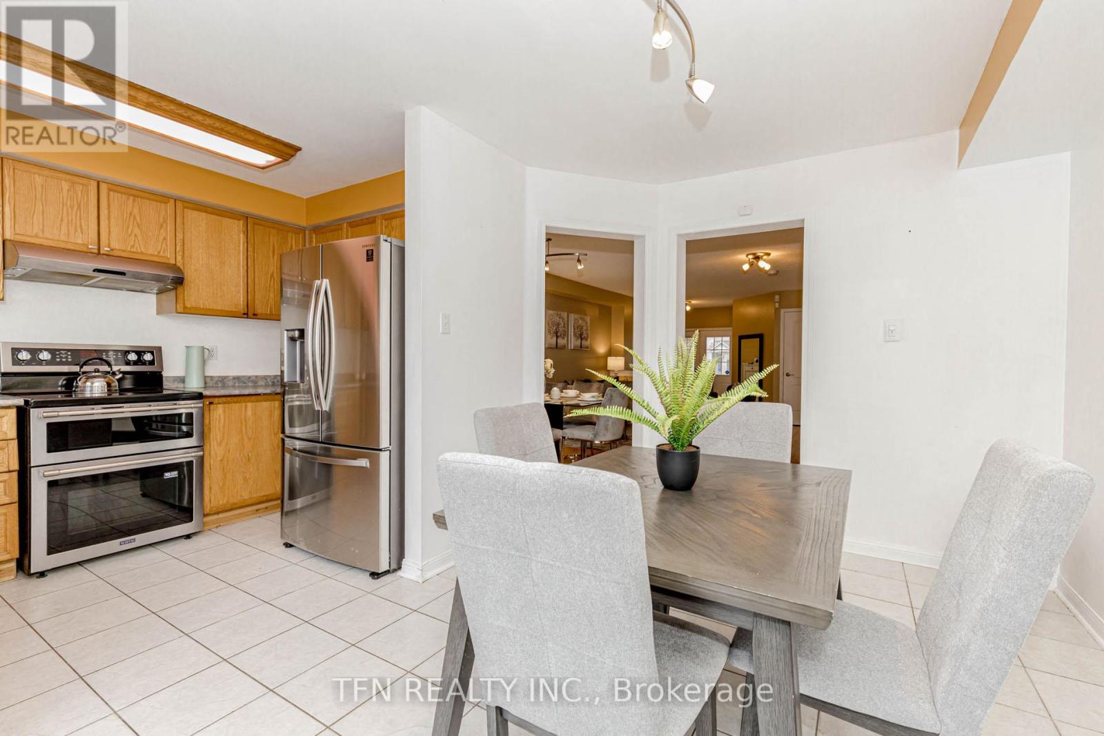 180 Tiller Trail, Brampton, Ontario  L6X 4S8 - Photo 9 - W12203400