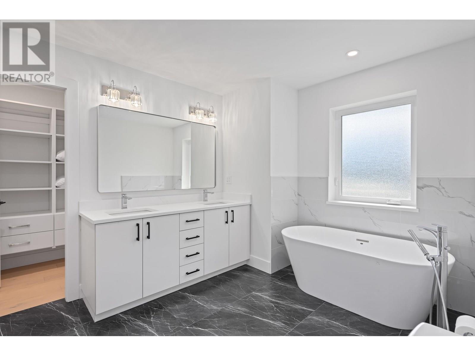 37 3385 Mamquam Road, Squamish, British Columbia  V8B 0E3 - Photo 4 - R3012395