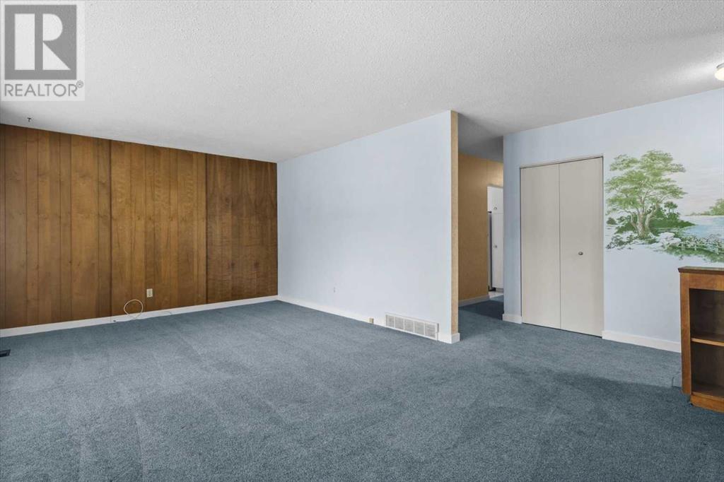 Property at 908 Stonehaven Road SW image 5