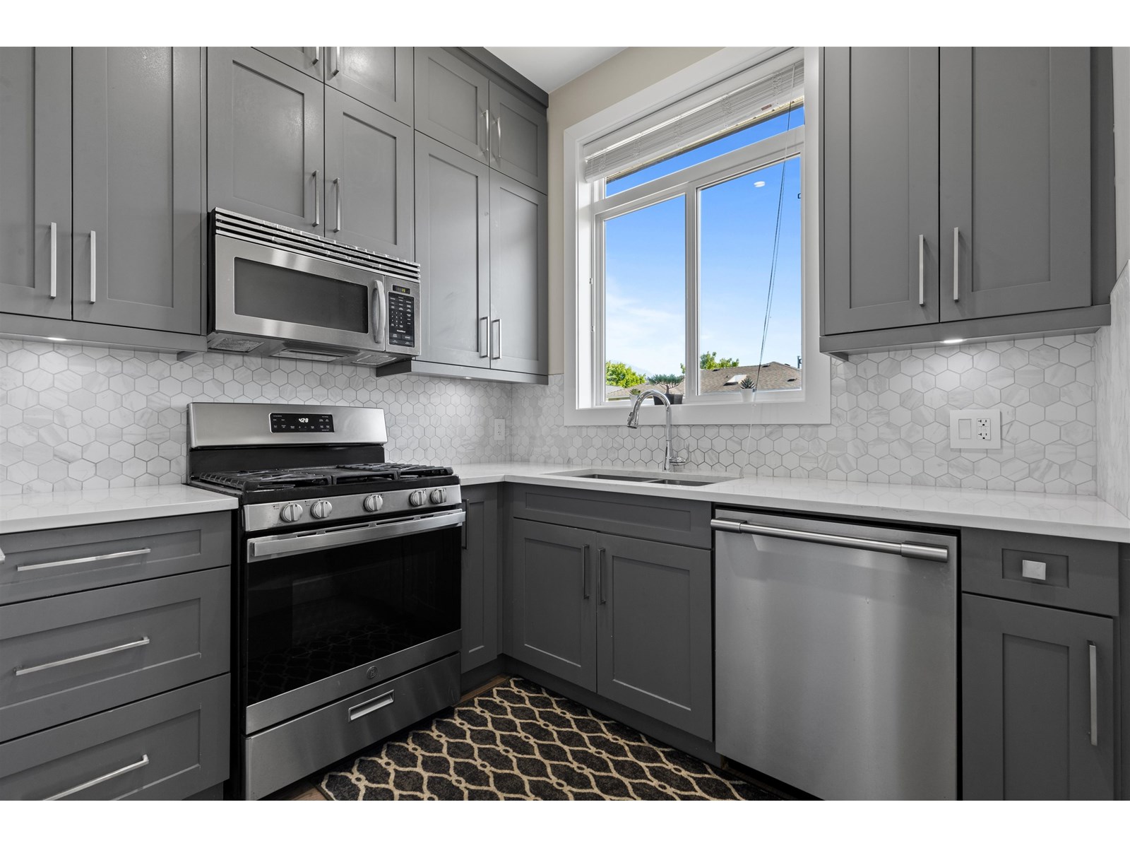 18616 56b Avenue, Surrey, British Columbia  V3S 8J3 - Photo 14 - R3013457