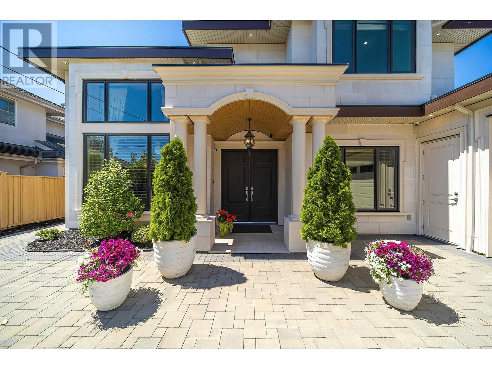 8580 Bairdmore Crescent, Richmond, British Columbia  V7C 1M7 - Photo 2 - R3013286