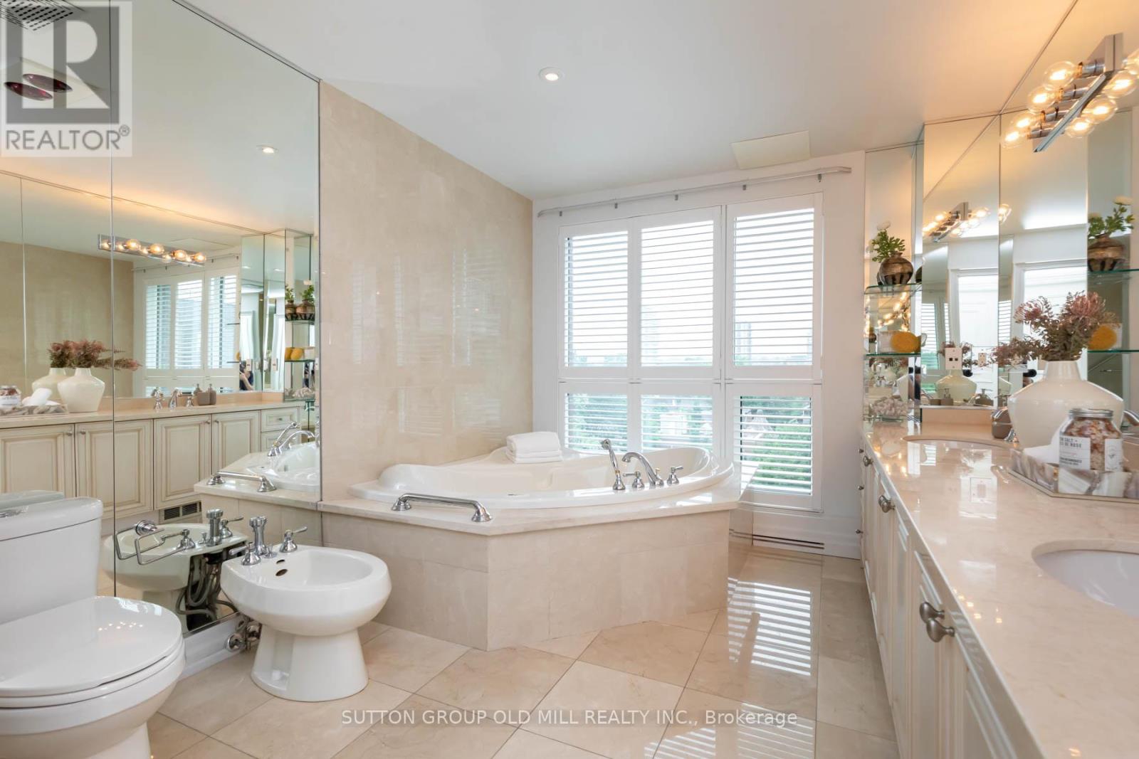700 - 38 Avenue Road, Toronto (Annex), Ontario  M5R 2G2 - Photo 22 - C12210832