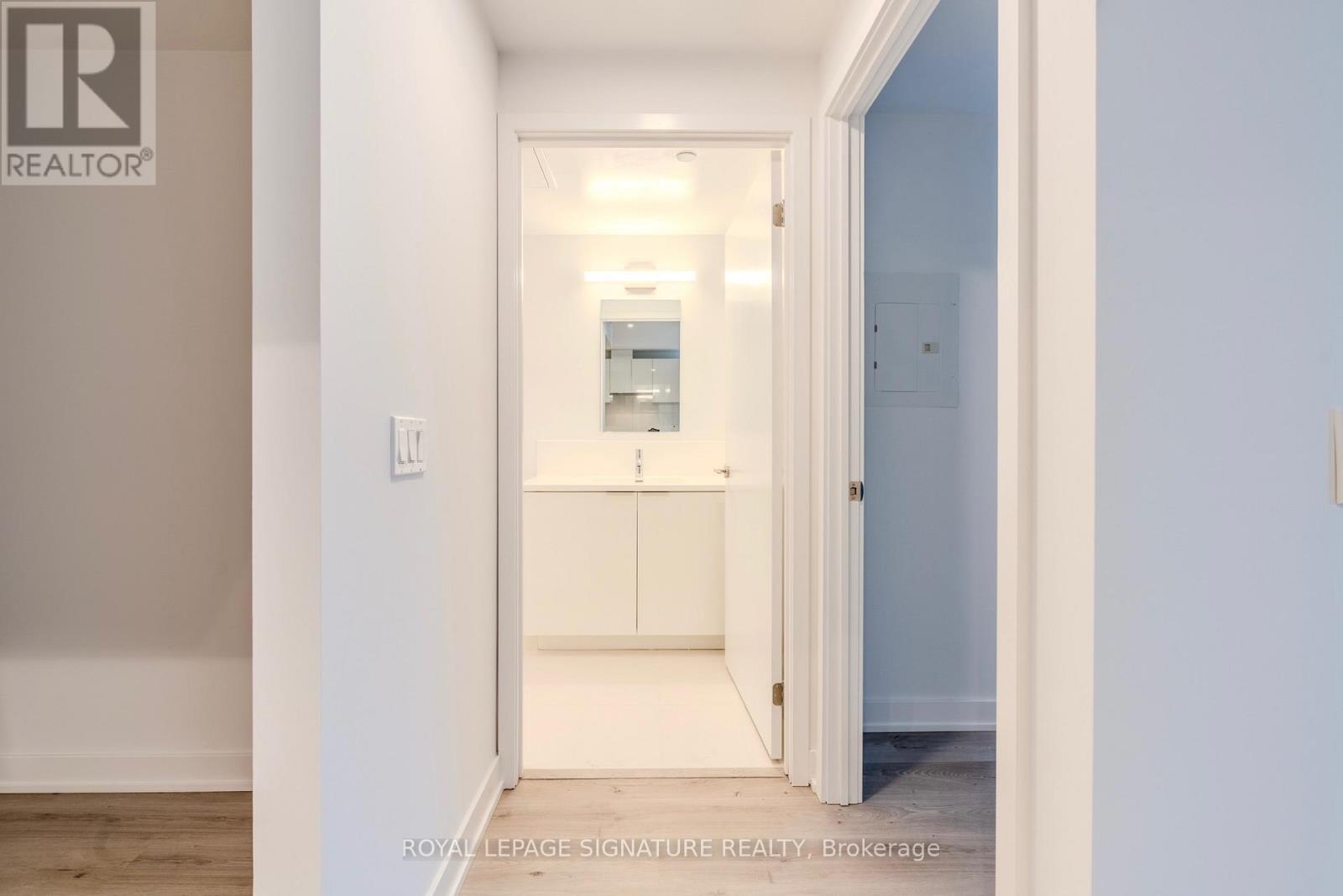 1532 - 230 Simcoe Street, Toronto, Ontario  M5T 1T4 - Photo 10 - C12210884