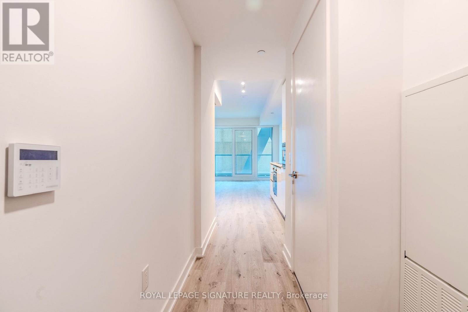 1532 - 230 Simcoe Street, Toronto, Ontario  M5T 1T4 - Photo 2 - C12210884