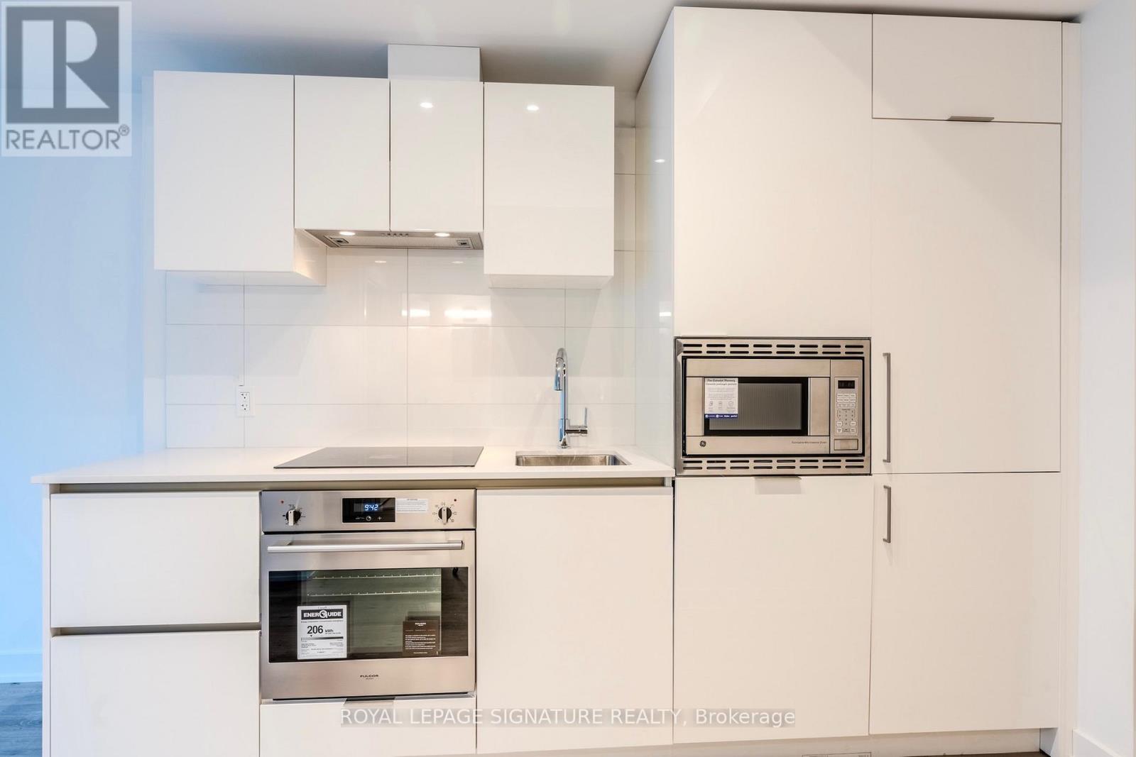 1532 - 230 Simcoe Street, Toronto, Ontario  M5T 1T4 - Photo 4 - C12210884