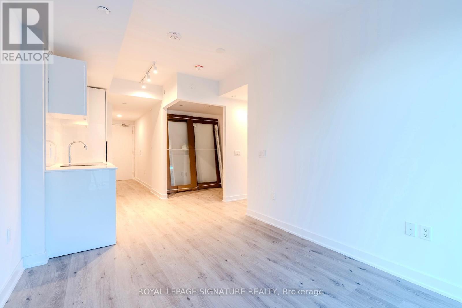 1532 - 230 Simcoe Street, Toronto, Ontario  M5T 1T4 - Photo 8 - C12210884