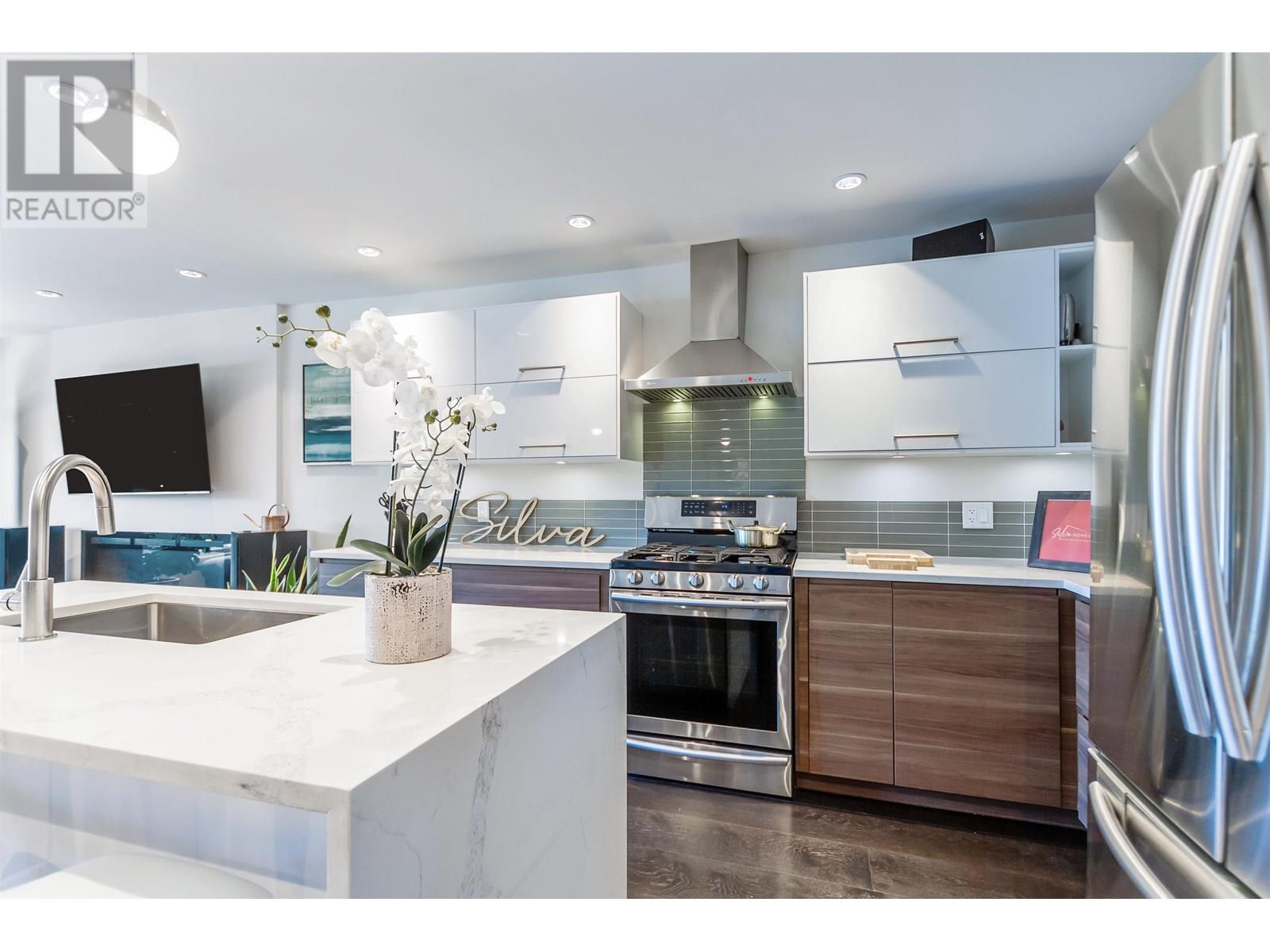 384 E 4th Street, North Vancouver, British Columbia  V7L 1J2 - Photo 4 - R3013807