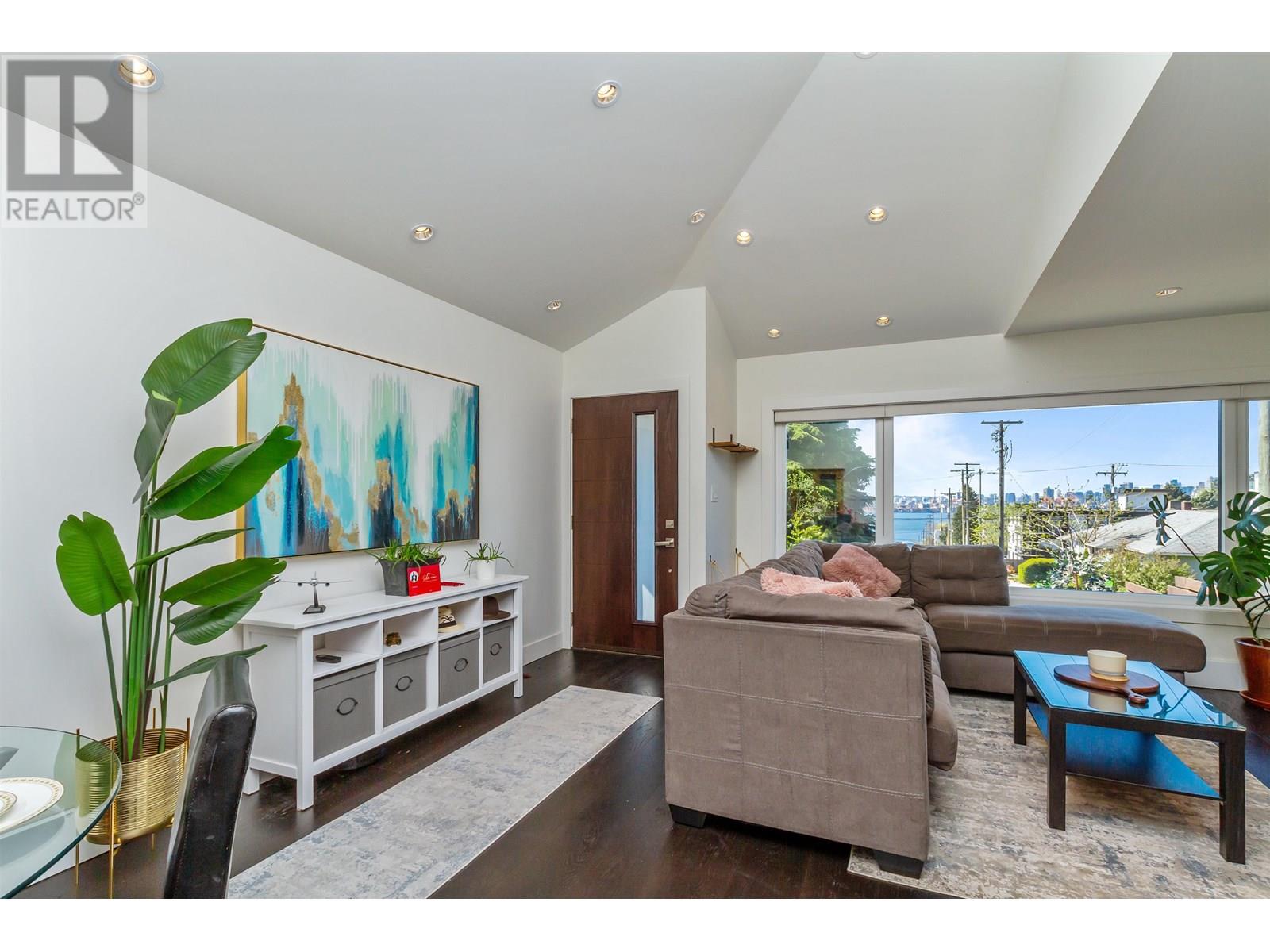 384 E 4th Street, North Vancouver, British Columbia  V7L 1J2 - Photo 6 - R3013807
