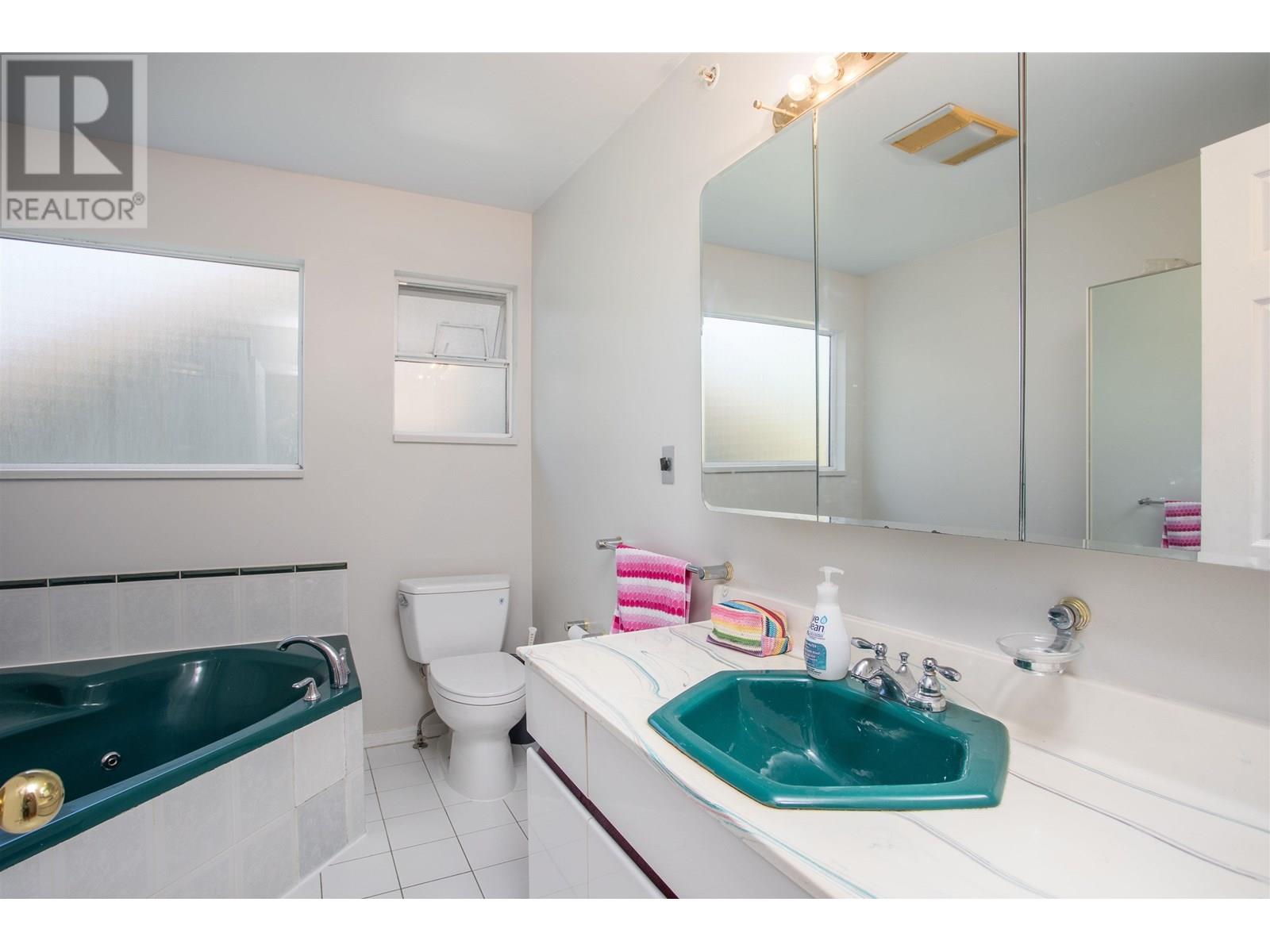 2945 W 12th Avenue, Vancouver, British Columbia  V6K 2R2 - Photo 4 - R3013803