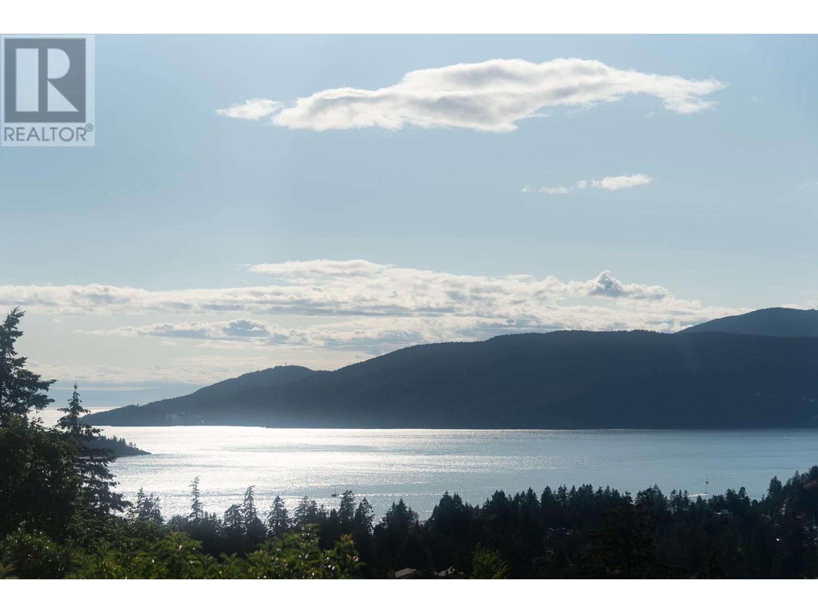 5267 ASPEN DRIVE, West Vancouver, British Columbia
