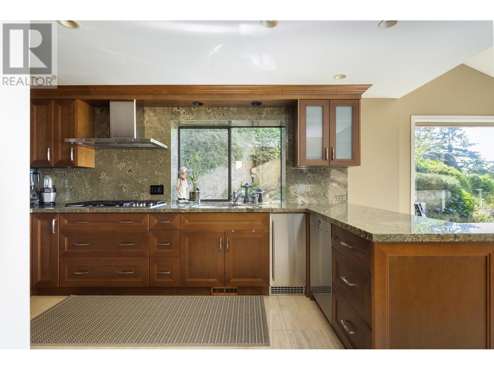 5267 Aspen Drive, West Vancouver, British Columbia  V7W 2E7 - Photo 8 - R3013804