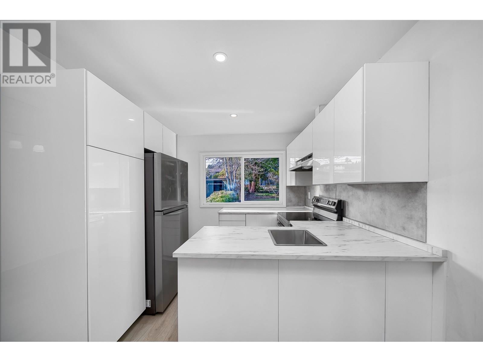 860 Whitchurch Street, North Vancouver, British Columbia  V7L 2A4 - Photo 5 - R3013837