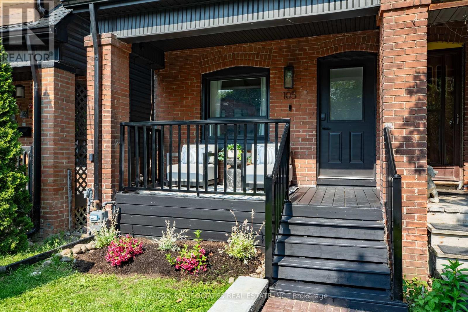 105 King Edward Avenue, Toronto (Woodbine-Lumsden), Ontario  M4C 5J7 - Photo 3 - E12210860