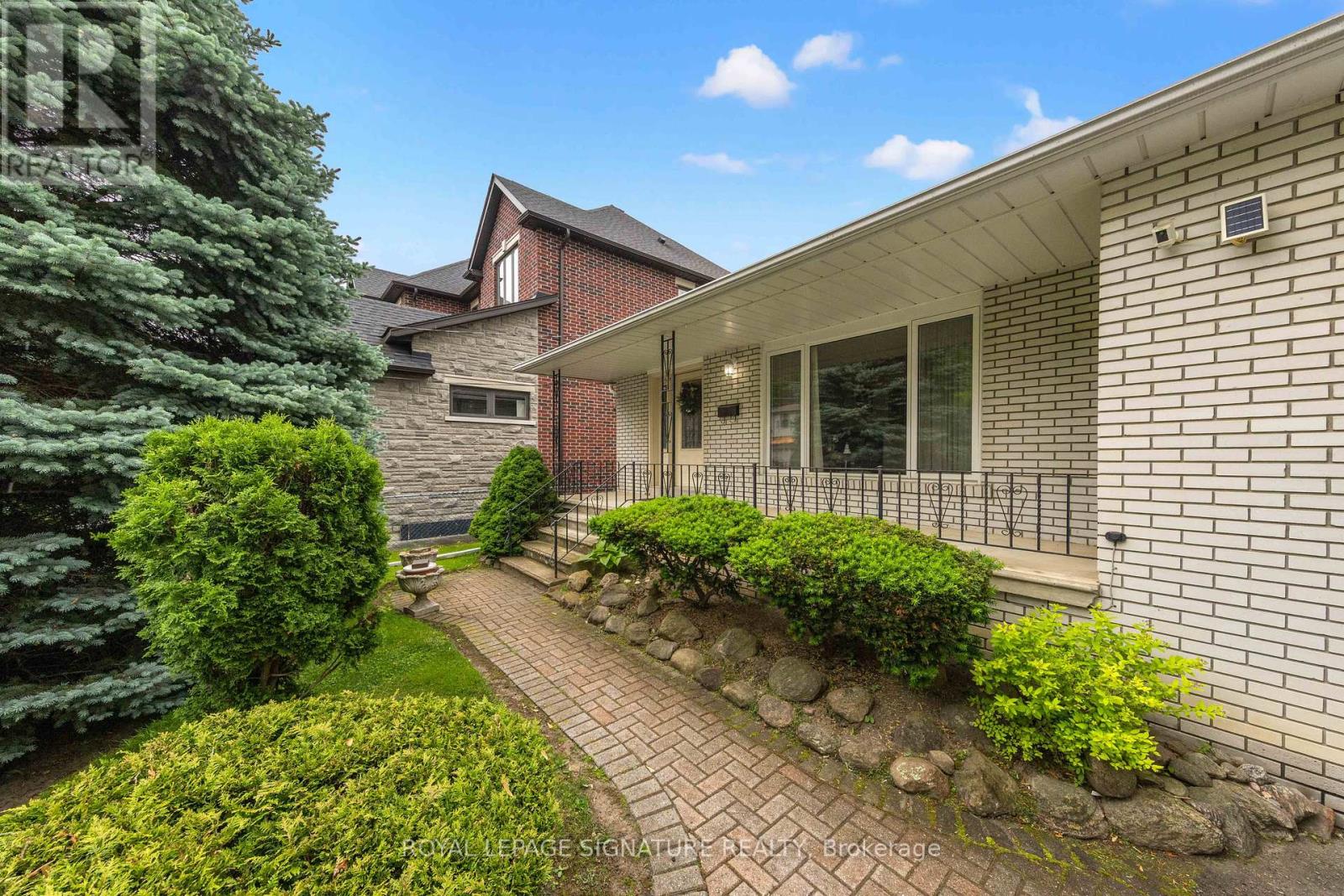 29 Woodview Road, Vaughan (East Woodbridge), Ontario  L4L 2V3 - Photo 4 - N12210753