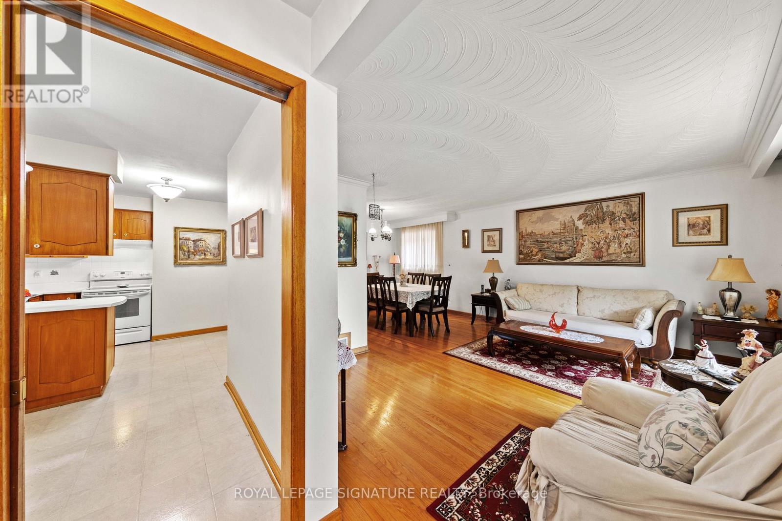 29 Woodview Road, Vaughan (East Woodbridge), Ontario  L4L 2V3 - Photo 8 - N12210753