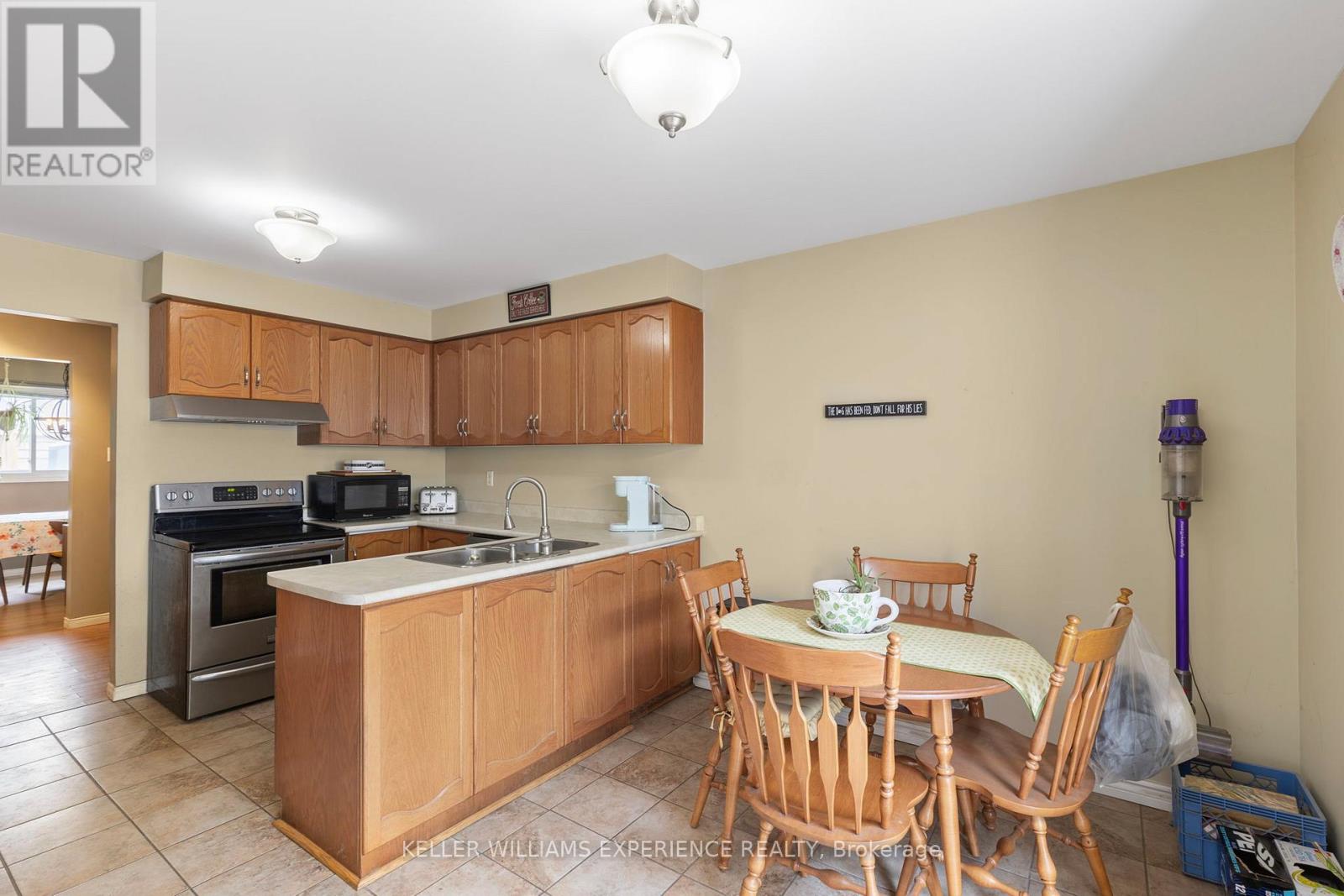 51 Nottawasaga Drive, Essa (Angus), Ontario  L0M 1B0 - Photo 10 - N12210761