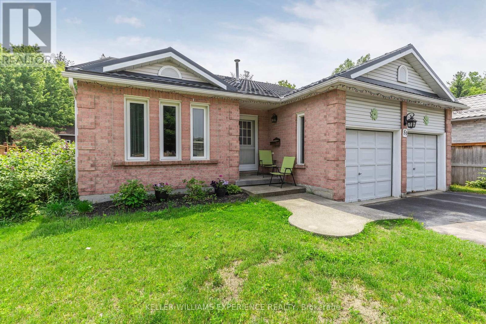 51 Nottawasaga Drive, Essa (Angus), Ontario  L0M 1B0 - Photo 2 - N12210761
