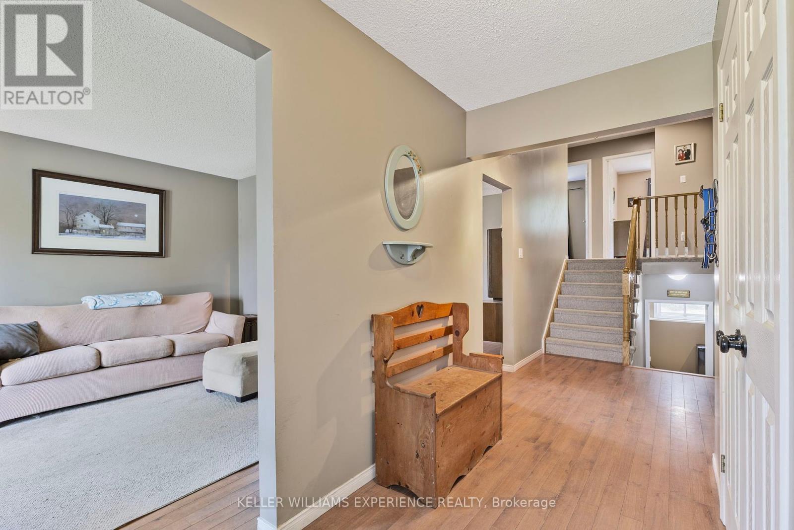 51 Nottawasaga Drive, Essa (Angus), Ontario  L0M 1B0 - Photo 4 - N12210761