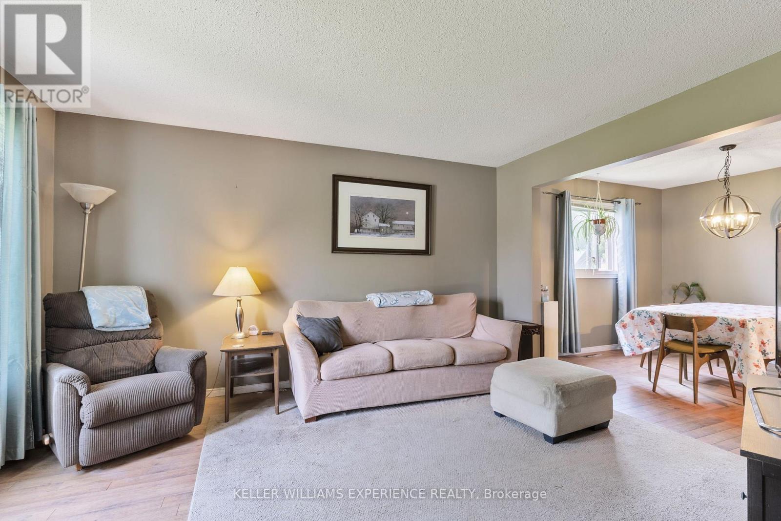 51 Nottawasaga Drive, Essa (Angus), Ontario  L0M 1B0 - Photo 5 - N12210761