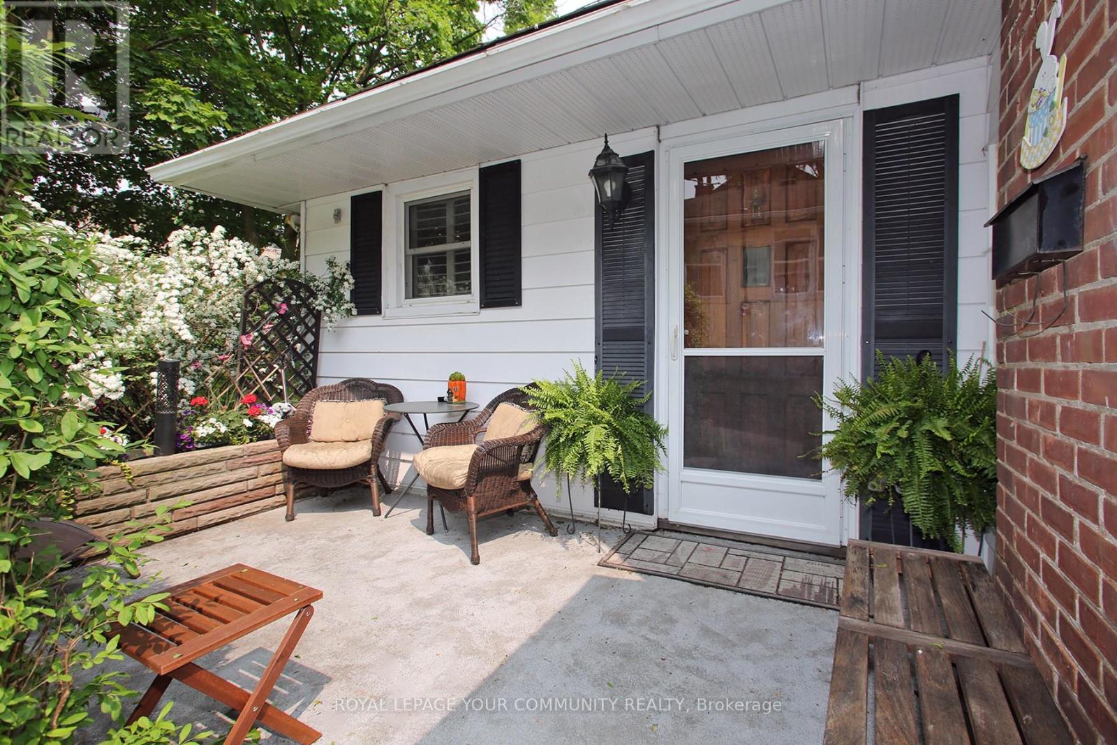 135 Gurnett Street, Aurora (Aurora Village), Ontario  L4G 1P7 - Photo 2 - N12210835