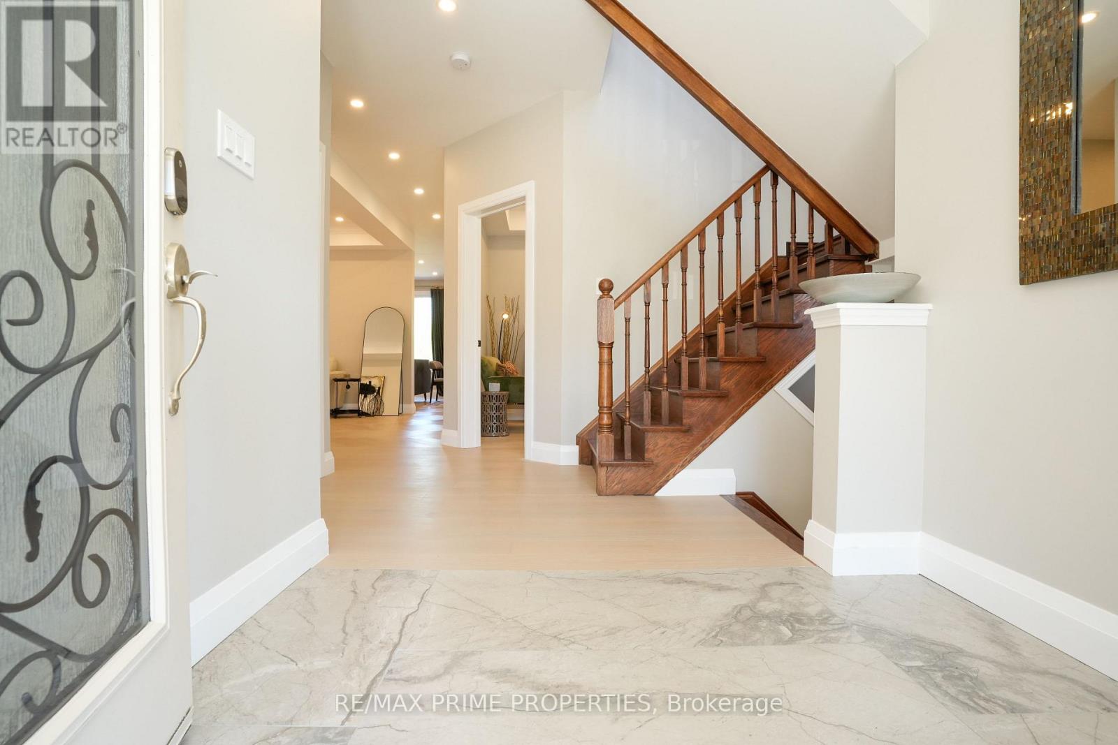 54 Vitlor Drive, Richmond Hill (Oak Ridges), Ontario  L4E 4P9 - Photo 4 - N12210885