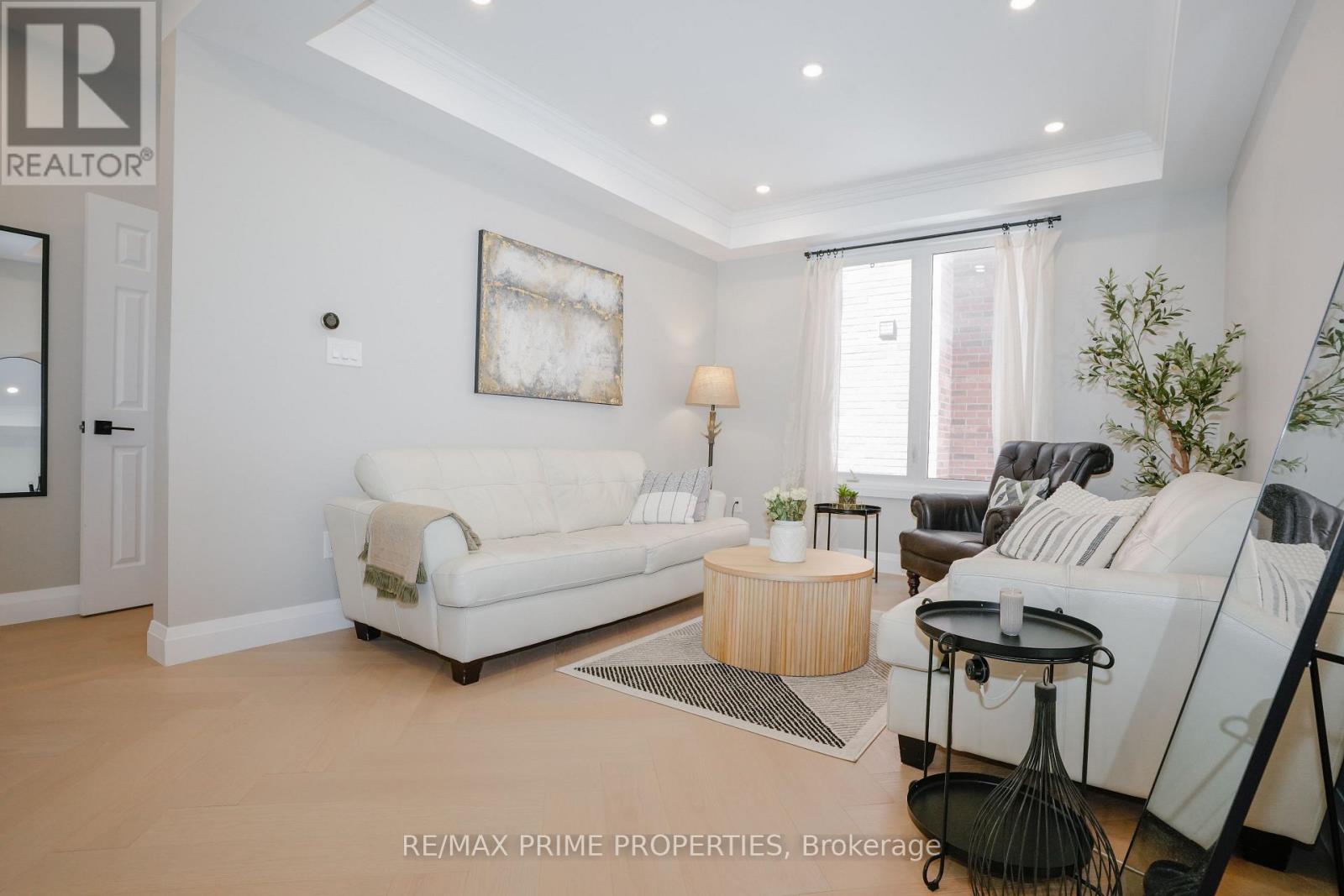54 Vitlor Drive, Richmond Hill (Oak Ridges), Ontario  L4E 4P9 - Photo 6 - N12210885