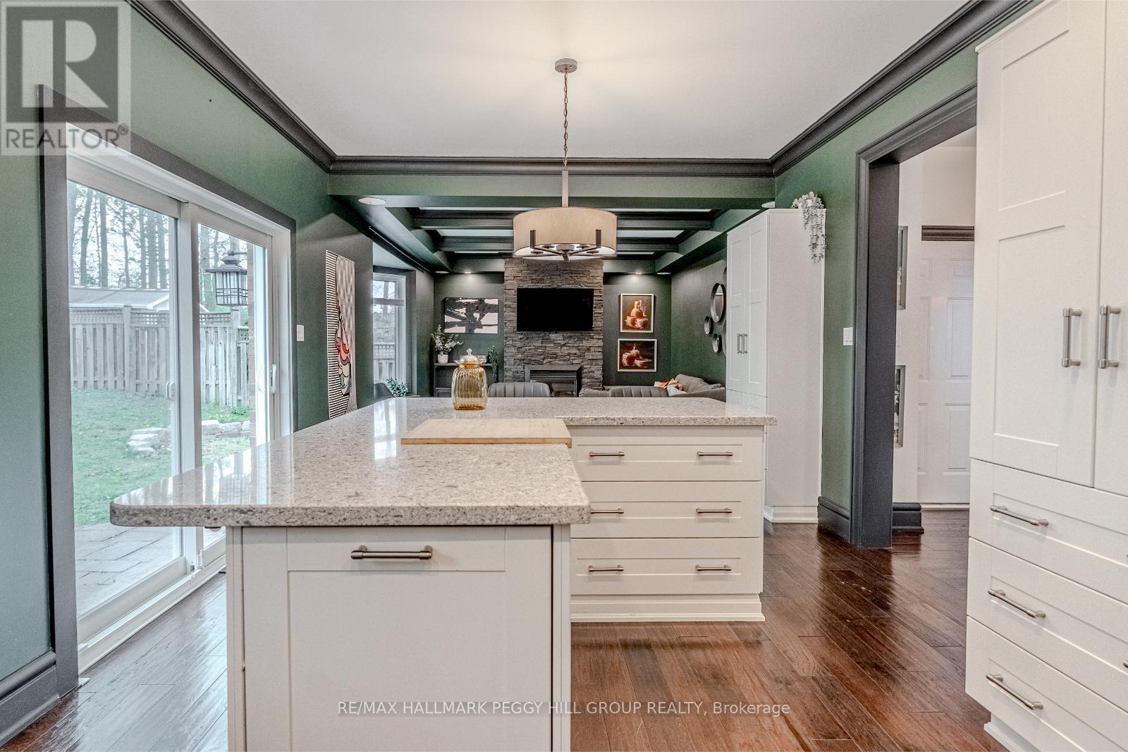 8 Thrushwood Drive, Barrie (Holly), Ontario  L4N 0Z1 - Photo 4 - S12210826