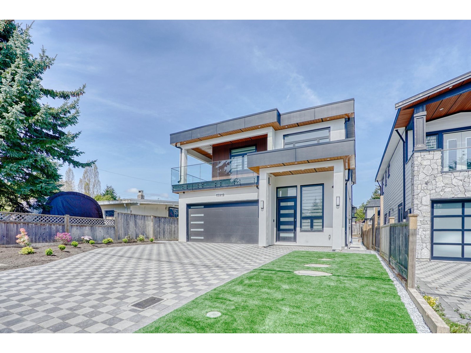 15919 Russell Avenue, White Rock, British Columbia  V4B 2S6 - Photo 3 - R3013731