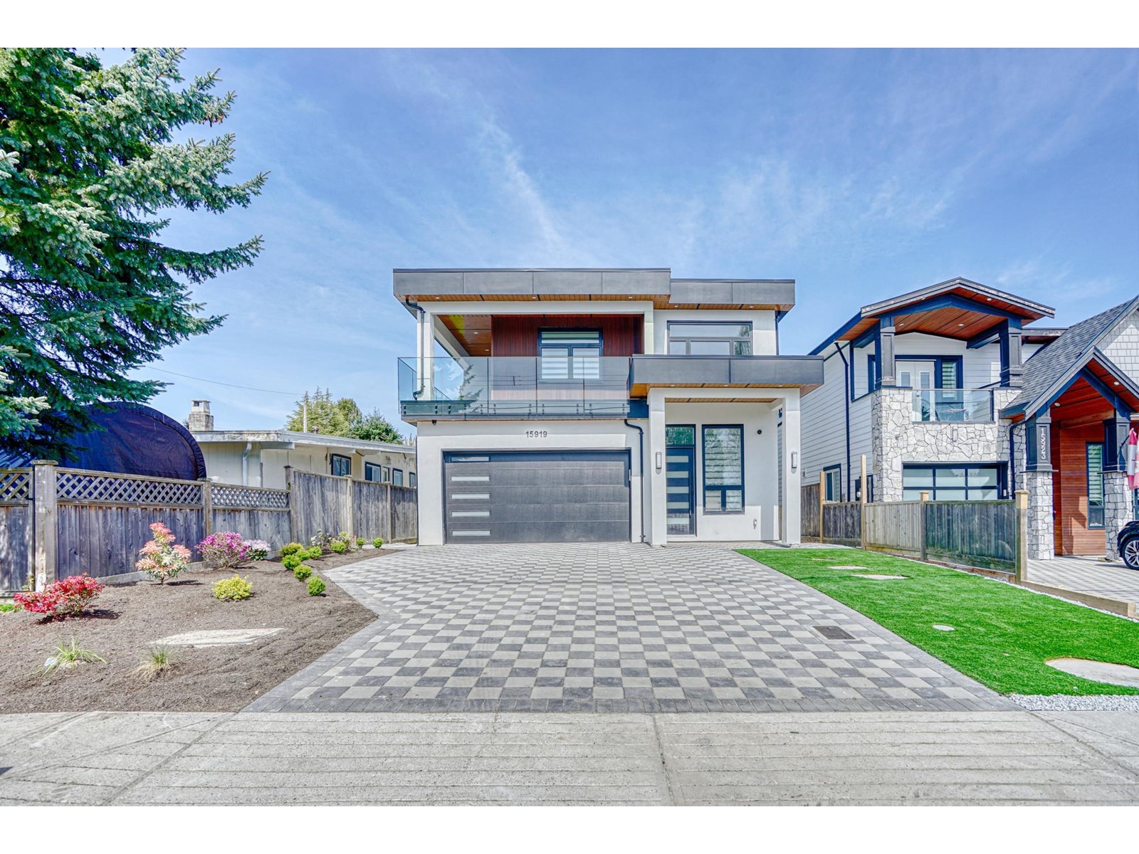 15919 Russell Avenue, White Rock, British Columbia  V4B 2S6 - Photo 1 - R3013731