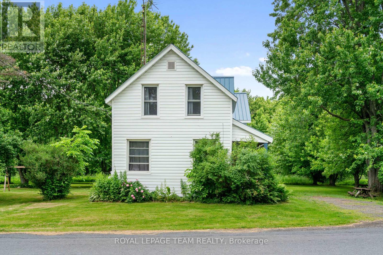 11015 Irena Road, South Dundas, Ontario  K0E 1K0 - Photo 2 - X12210919
