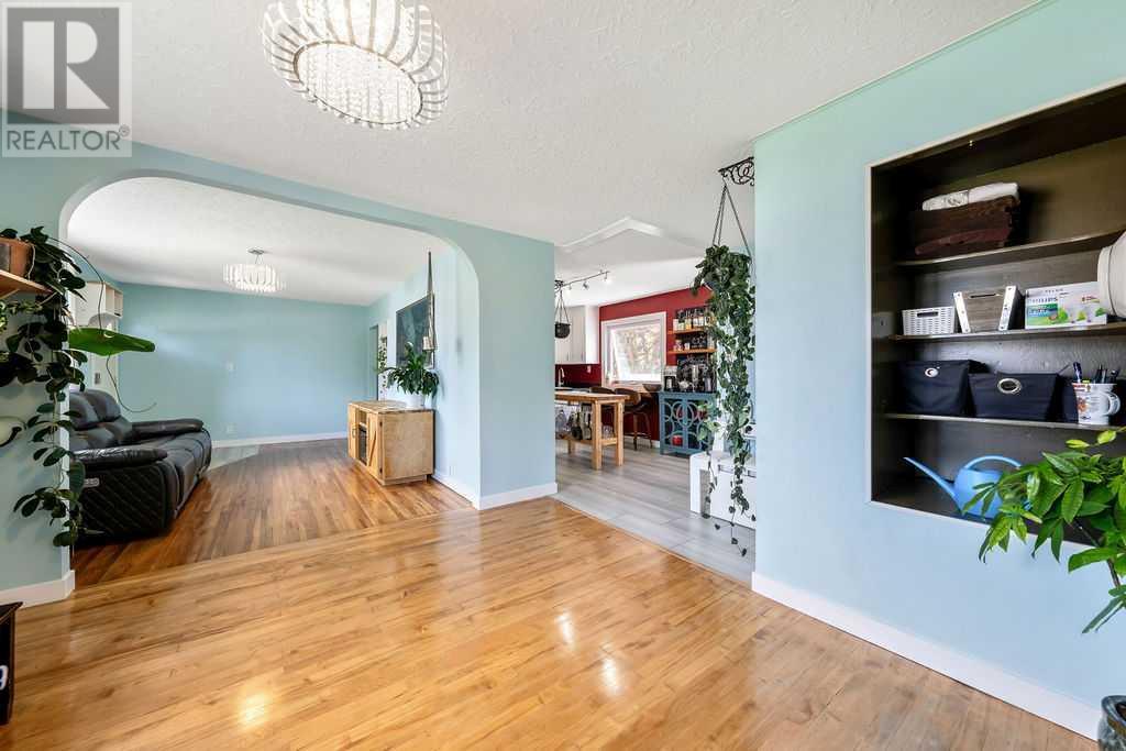 Property at 2108 52 Street NW image 5