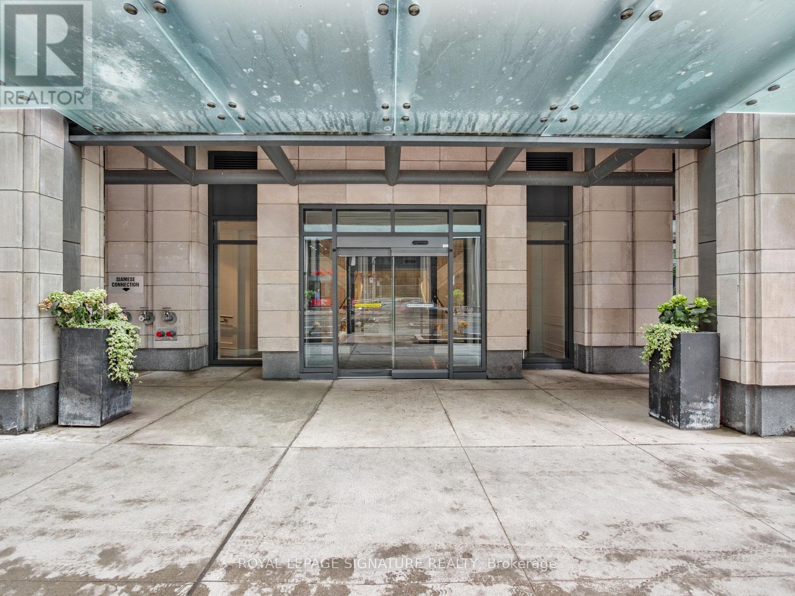 1909 - 955 Bay Street, Toronto, Ontario  M5S 2A2 - Photo 2 - C12210923