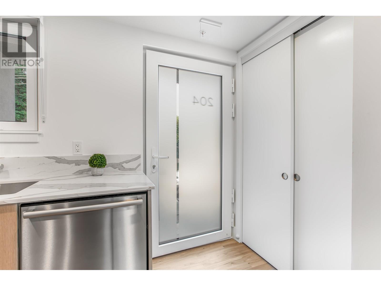 204 2075 E 1st Avenue, Vancouver, British Columbia  V5N 1B6 - Photo 3 - R3013575