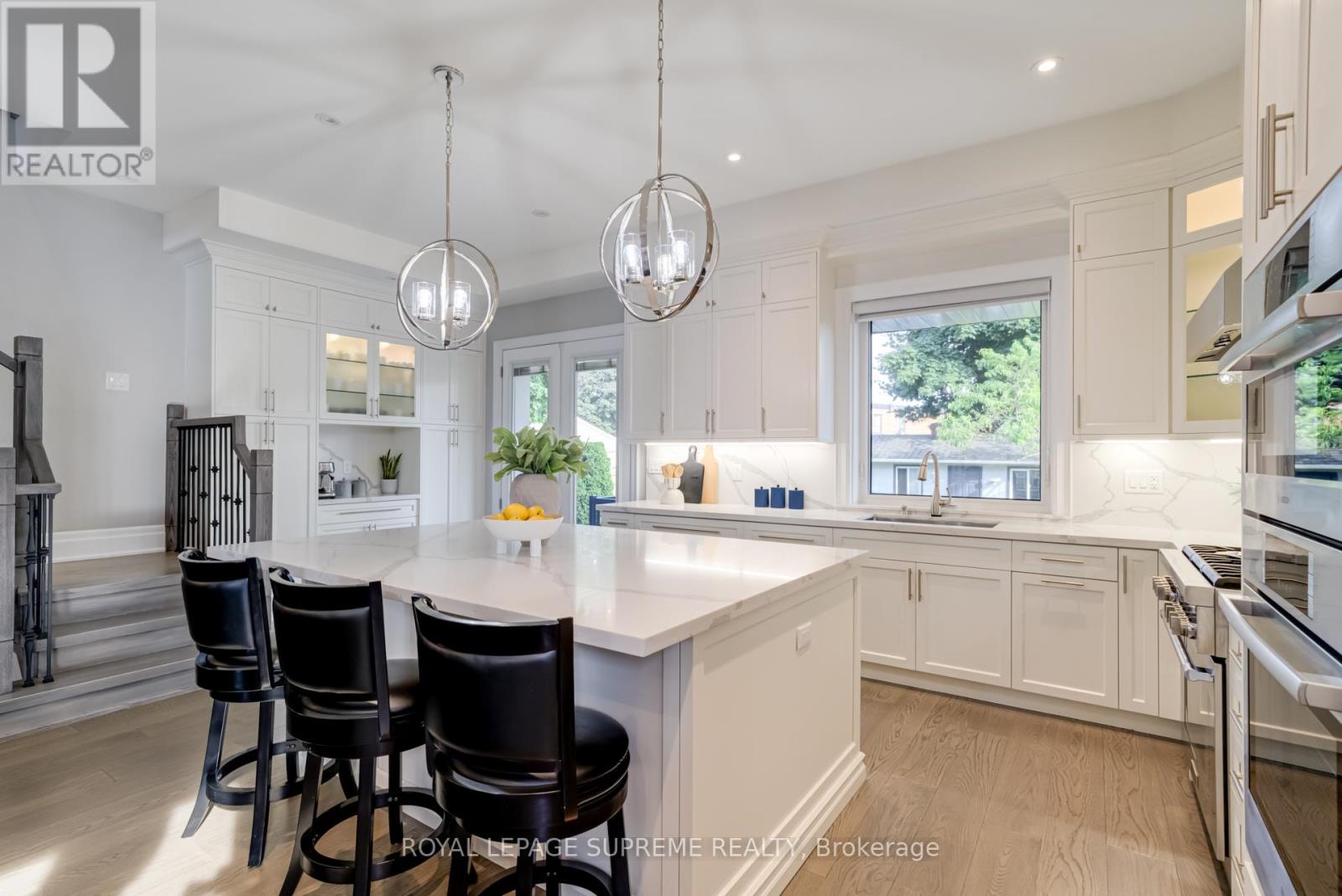 15 Parkchester Road, Toronto, Ontario  M6M 2S1 - Photo 12 - W12210869