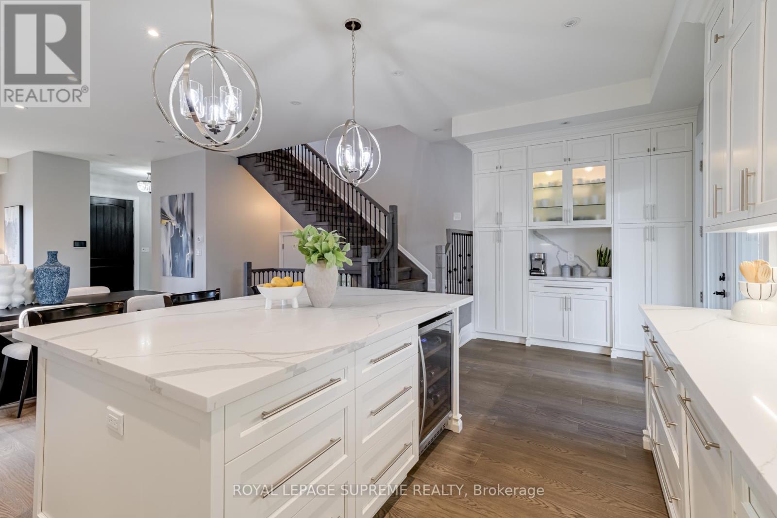 15 Parkchester Road, Toronto, Ontario  M6M 2S1 - Photo 16 - W12210869