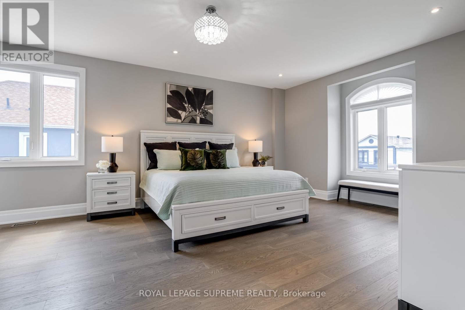 15 Parkchester Road, Toronto, Ontario  M6M 2S1 - Photo 17 - W12210869